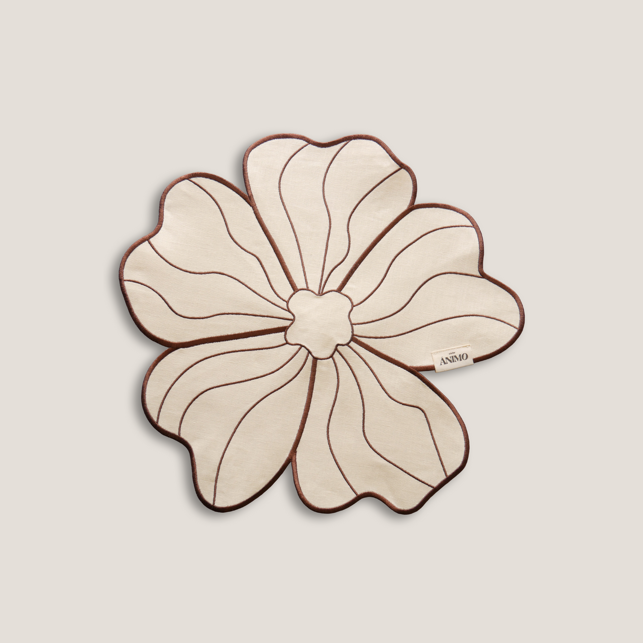 Placemats bloom in beige