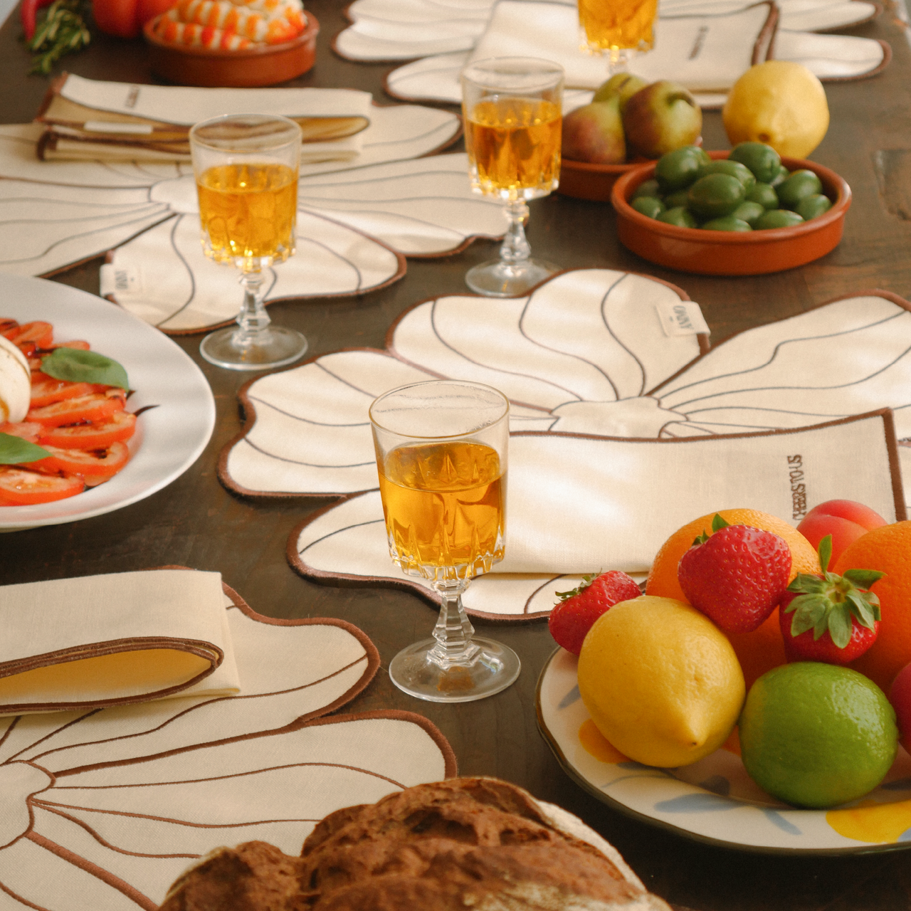 Placemat bloom for four in beige